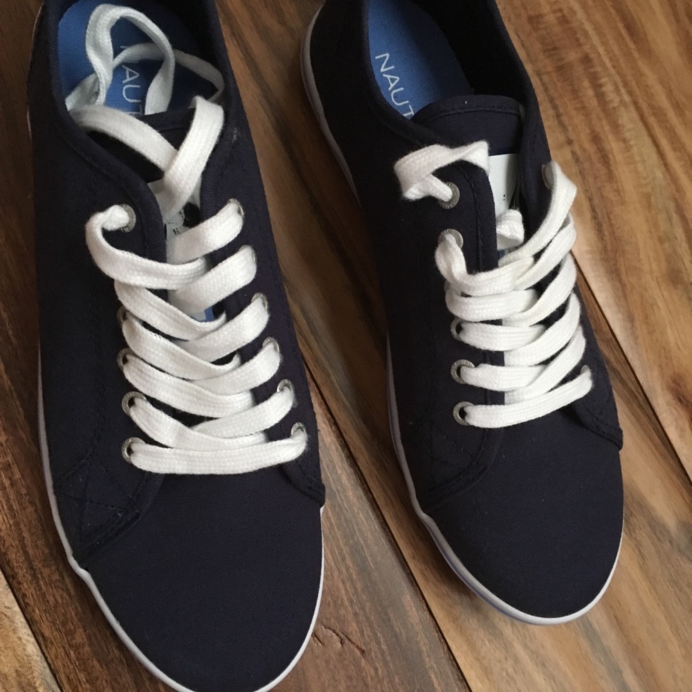 🌸3x$25🌸 NWOT náutica navy sneakers